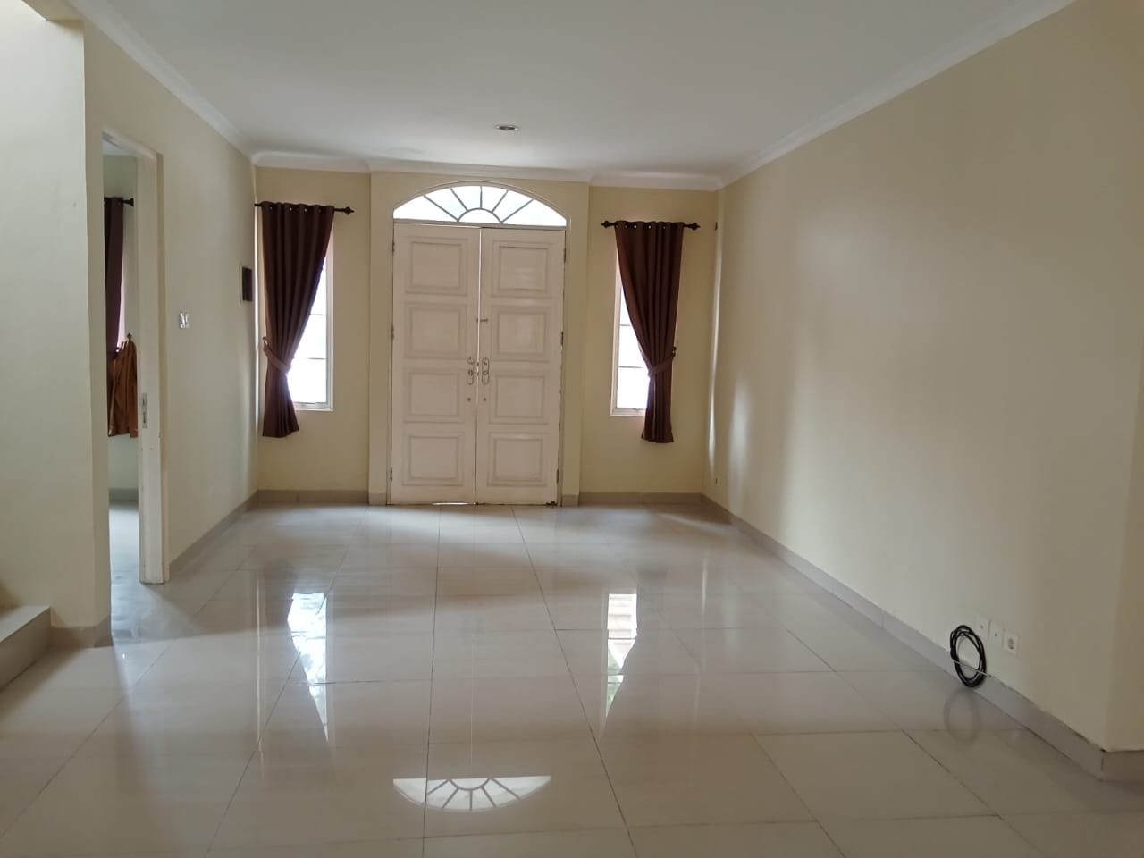 Disewakan Rumah di Cluster Oakwood Lippo Cikarang